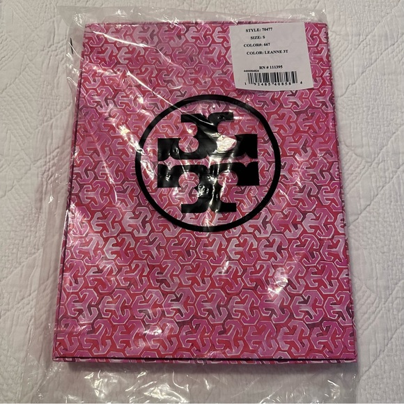 Tory Burch Long Sleeve Pajamas with Gift Box - Picture 10 of 11